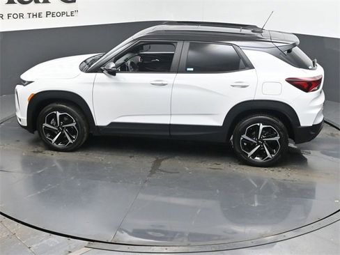 Used 2023 Chevrolet TrailBlazer RS w/ Sun and Liftgate Package image 43