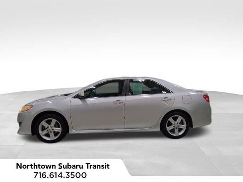 Used 2014 Toyota Camry SE w/ Leather Package image 2