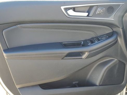 Used 2018 Ford Edge Titanium w/ Equipment Group 301A AWD/4WD image 16
