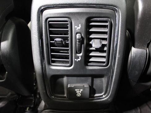 Used 2018 Jeep Grand Cherokee Laredo image 24