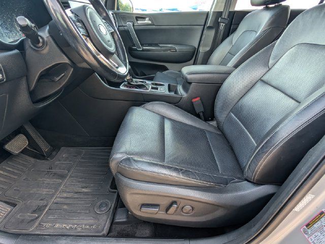 Used 2020 Kia Sportage EX w/ EX Technology Package FWD image 19