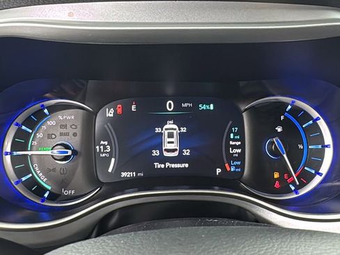 Used 2024 Chrysler Pacifica Select image 26