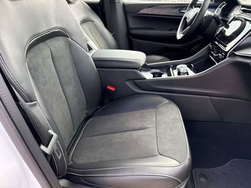New 2025 Jeep Grand Cherokee L Altitude RWD image 27