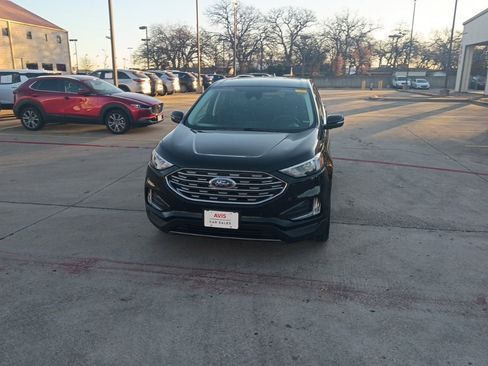 Used 2024 Ford Edge Titanium image 2