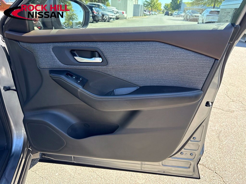 Used 2023 Nissan Rogue SV FWD image 32