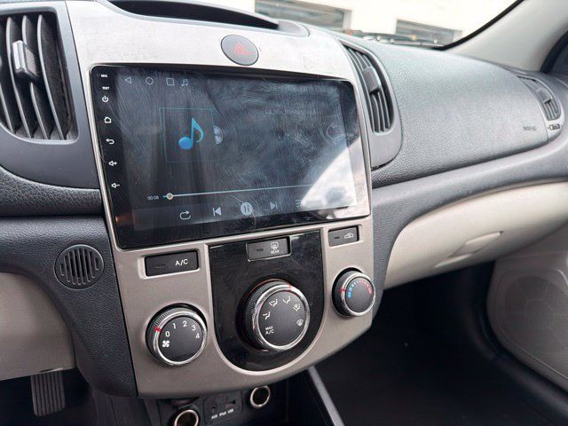 Used 2010 Kia Forte EX w/ Fuel Economy Pkg FWD image 11