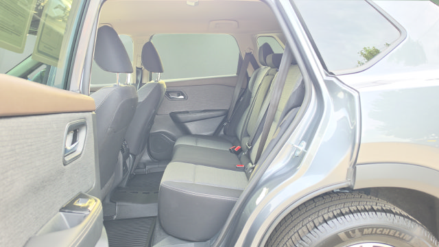 Used 2023 Nissan Rogue SV FWD image 25