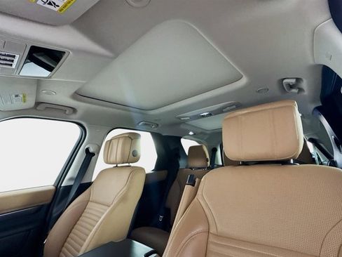 Used 2025 Land Rover Discovery Metropolitan Edition image 14