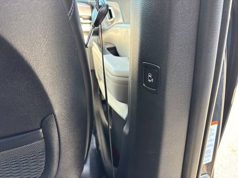 Used 2023 Kia Carnival LX FWD image 11
