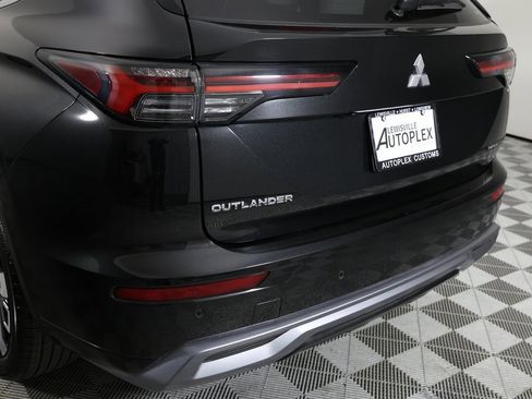 Used 2025 Mitsubishi Outlander AWD image 52
