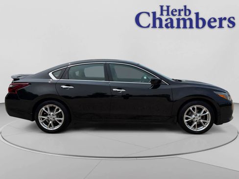 Used 2017 Nissan Altima 2.5 SR w/ Midnight Edition Package FWD image 12