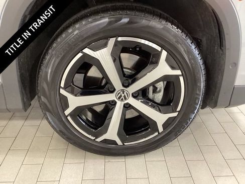 Used 2026 Volkswagen Tiguan SE AWD/4WD image 25