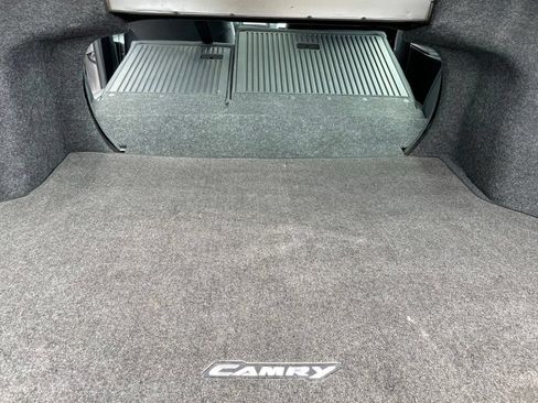 Used 2016 Toyota Camry SE w/ Moonroof Package FWD image 8