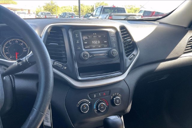 Used 2016 Jeep Cherokee Sport AWD/4WD image 6