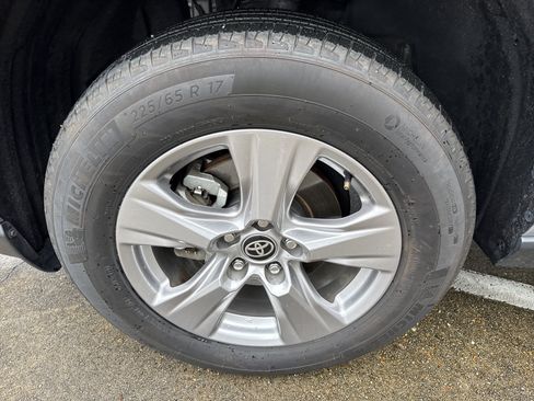 Used 2024 Toyota RAV4 XLE w/ Convenience Package FWD image 10