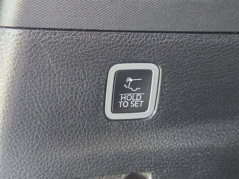 Used 2023 Jeep Wagoneer L Series II image 13