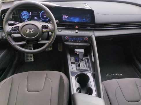 Certified 2025 Hyundai Elantra SEL image 13