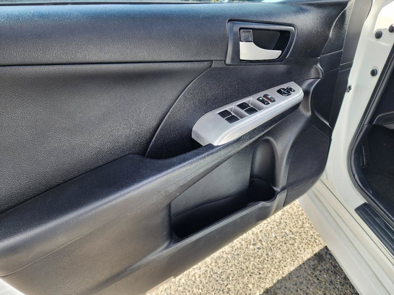 Used 2014 Toyota Camry SE FWD image 12