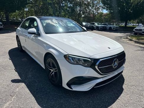 Used 2024 Mercedes-Benz E 350 4MATIC Sedan image 3