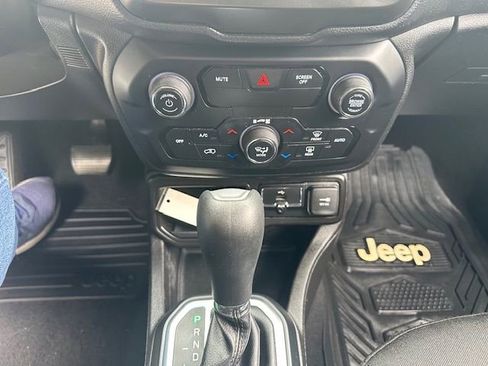 Used 2020 Jeep Renegade Altitude image 21