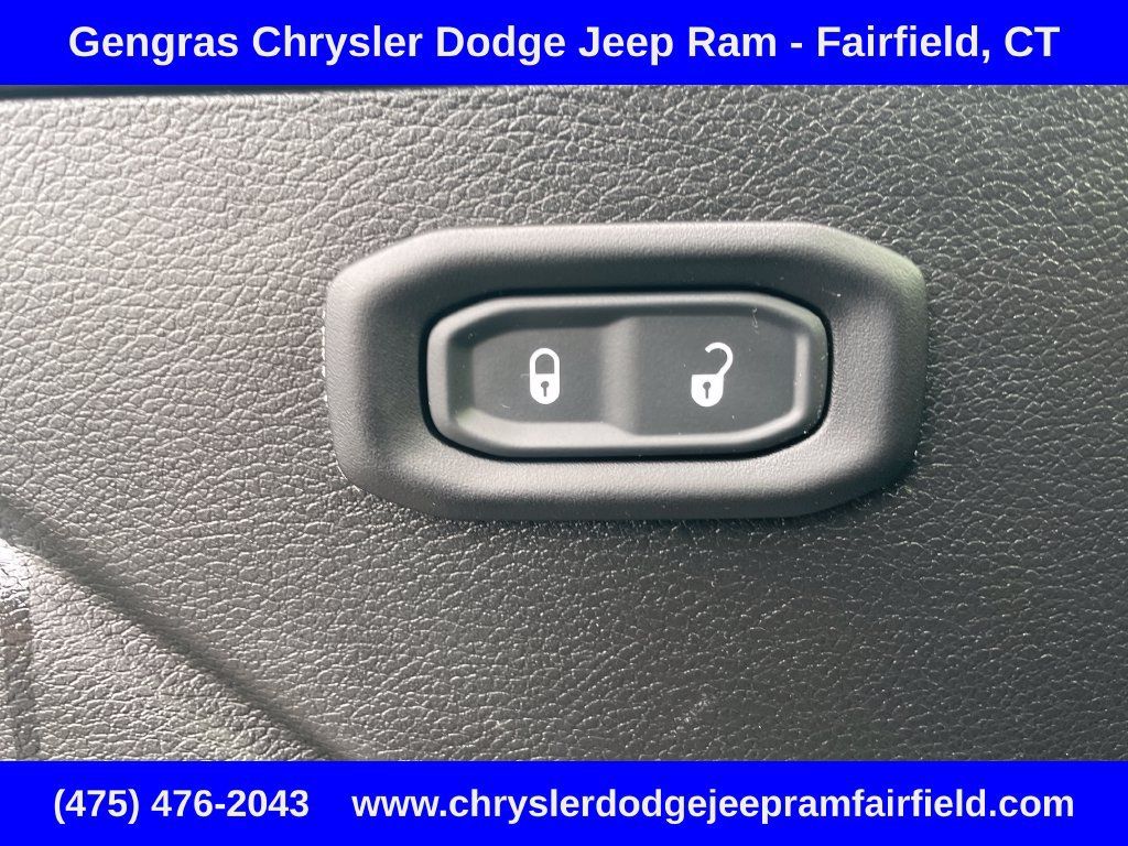Used 2023 Jeep Wrangler Unlimited w/ Sun & Screen Package AWD/4WD image 44