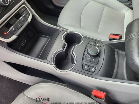 Used 2024 GMC Terrain SLT image 21