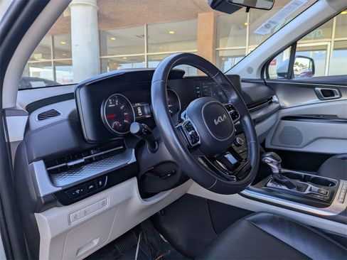 Used 2024 Kia Carnival LX image 15