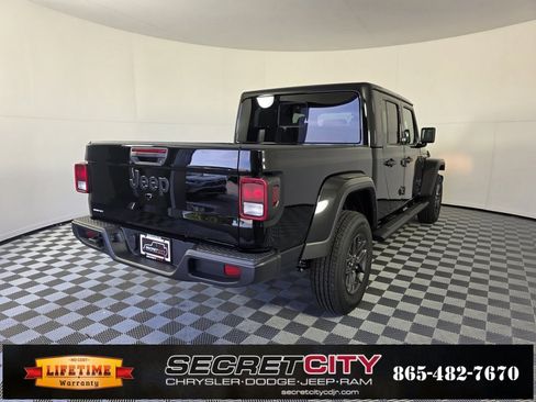 New 2025 Jeep Gladiator Sport image 7