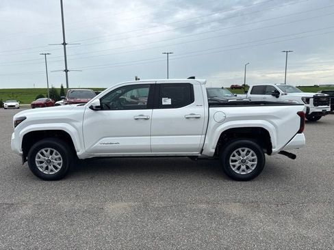 Used 2026 Toyota Tacoma SR5 AWD/4WD image 7