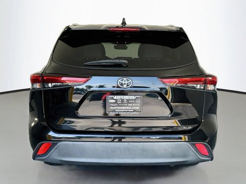 Used 2021 Toyota Highlander XLE FWD image 6