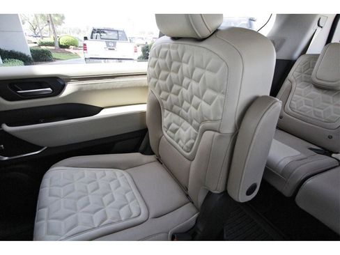 New 2025 Nissan Armada Platinum image 11