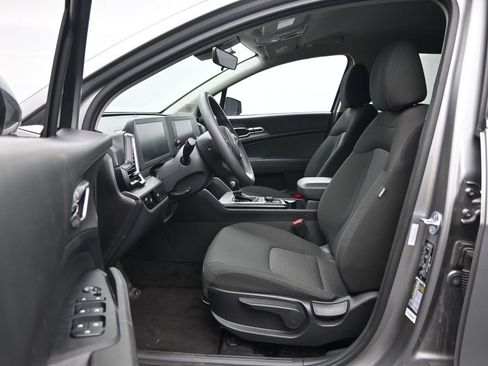 Used 2025 Kia Sportage LX image 23