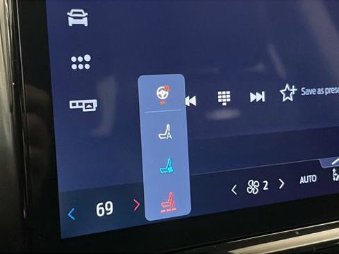 Used 2025 Ford Expedition Platinum image 38