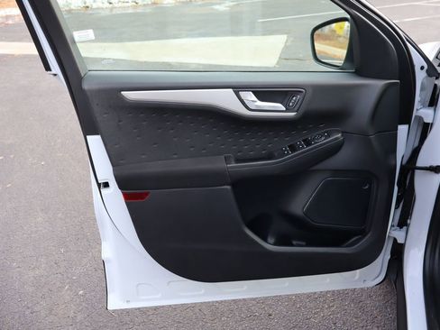 Used 2020 Ford Escape SE image 23