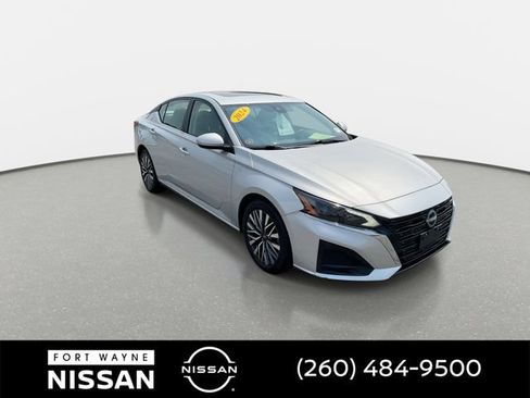Used 2024 Nissan Altima 2.5 SV w/ SV Premium Package FWD image 5
