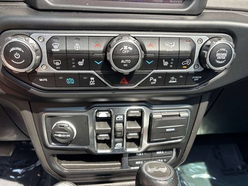 Used 2023 Jeep Wrangler Unlimited Sahara AWD/4WD image 20