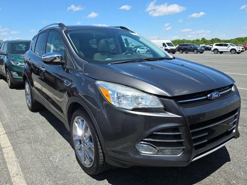 Used 2016 Ford Escape SE w/ SE Chrome Package AWD/4WD image 2