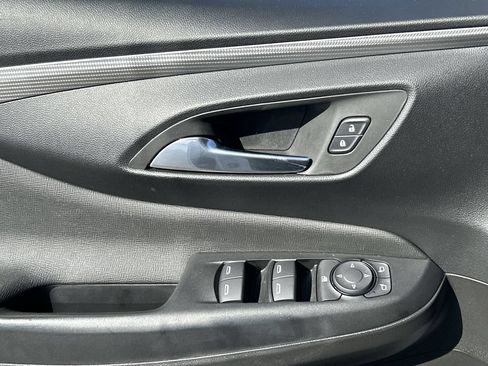 Used 2025 Buick Envista Avenir FWD image 24
