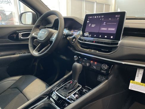 Certified 2026 Jeep Compass Latitude AWD/4WD image 30
