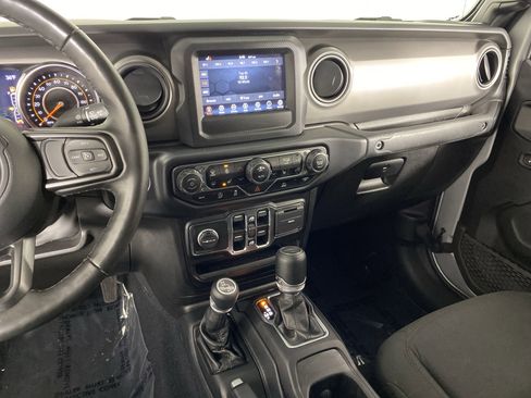Used 2022 Jeep Gladiator Willys image 27
