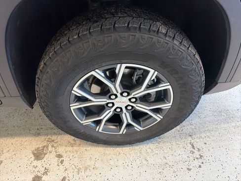 Used 2025 GMC Acadia AT4 w/ Luxury Package image 13