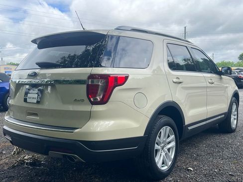Used 2018 Ford Explorer XLT w/ Equipment Group 202A AWD/4WD image 5