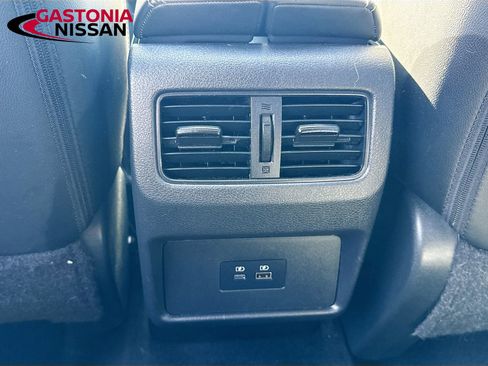 Used 2023 Nissan Rogue SL image 32