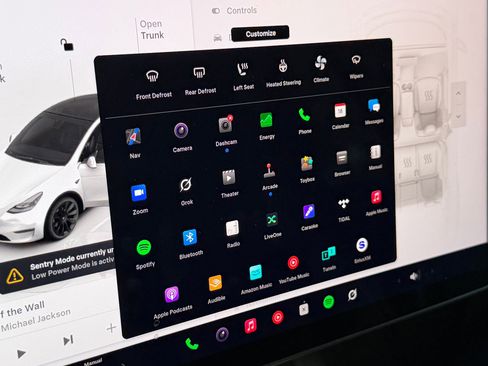 Used 2023 Tesla Model Y 2WD image 31