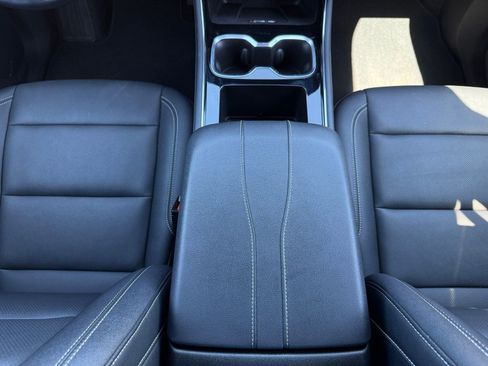 Used 2025 Chevrolet Traverse LT image 26