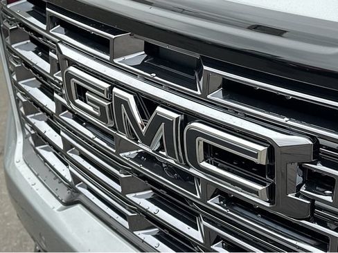 New 2026 GMC Acadia Denali Ultimate w/ LPO, Floor Liner Package AWD/4WD image 36