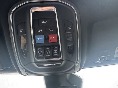 Used 2024 Jeep Grand Cherokee Limited image 30