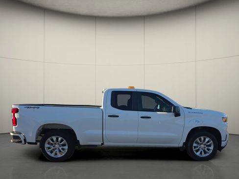 Used 2020 Chevrolet Silverado 1500 Custom w/ Custom Convenience Package image 10
