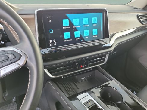 Used 2025 Volkswagen Atlas SE FWD image 23