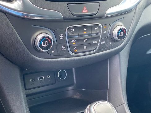 Used 2019 Chevrolet Equinox LT FWD image 12